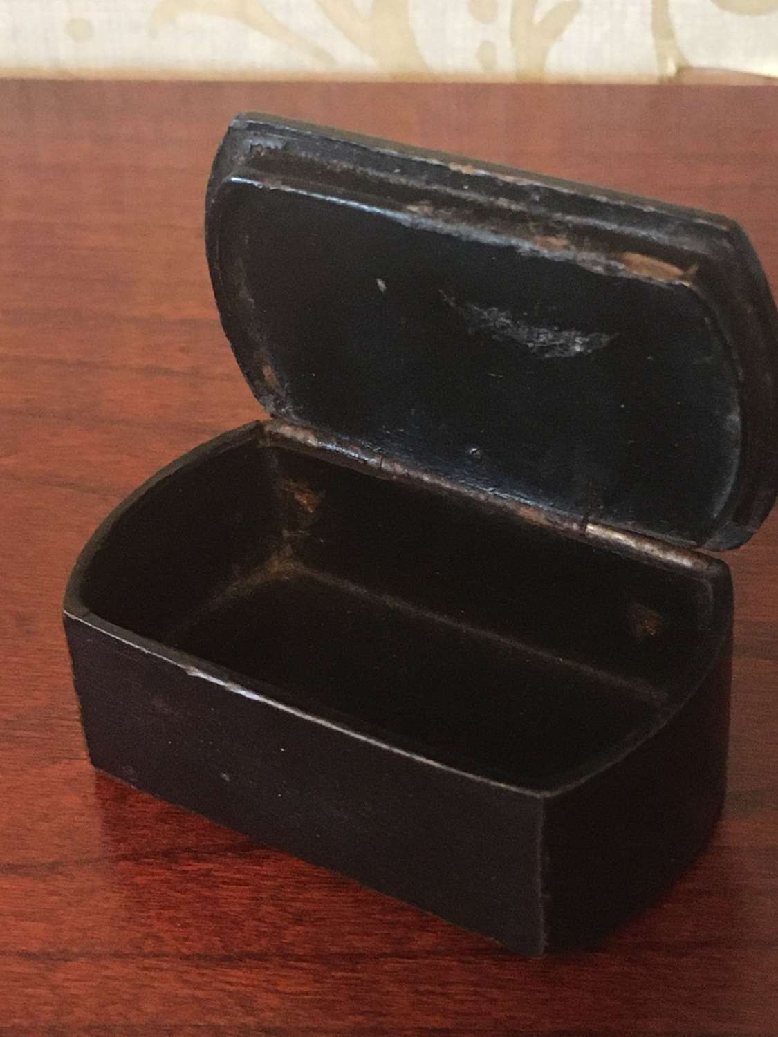 Mid Victorian Lacquered Papier Mache Snuff Box