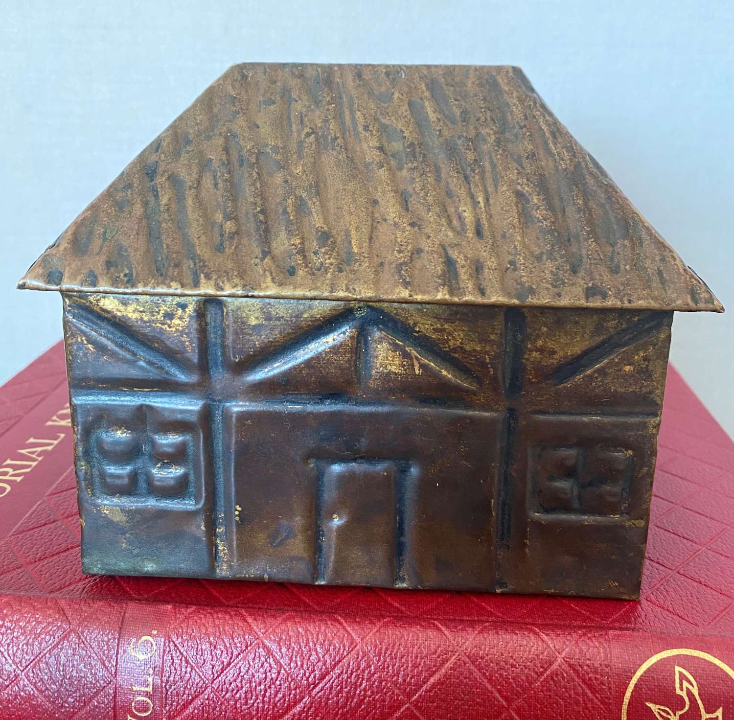 Linton Wooden House Tobacco Box