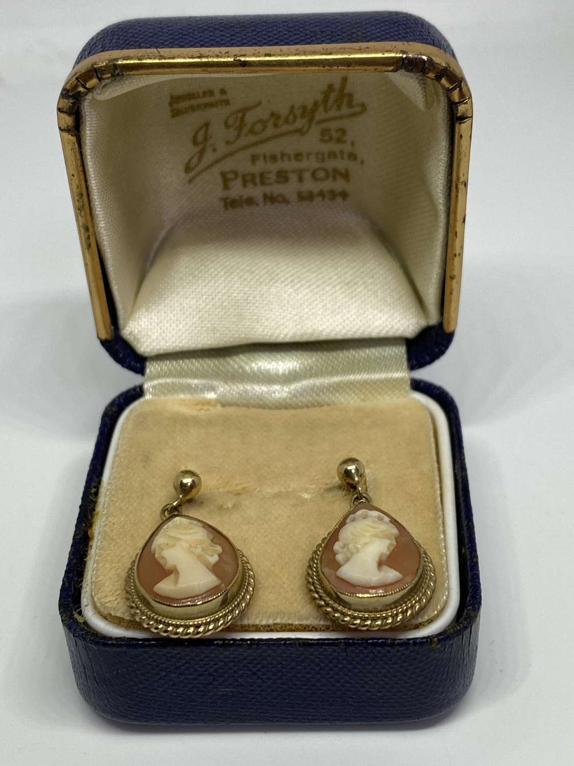 9ct Gold Shell Cameo Earrings