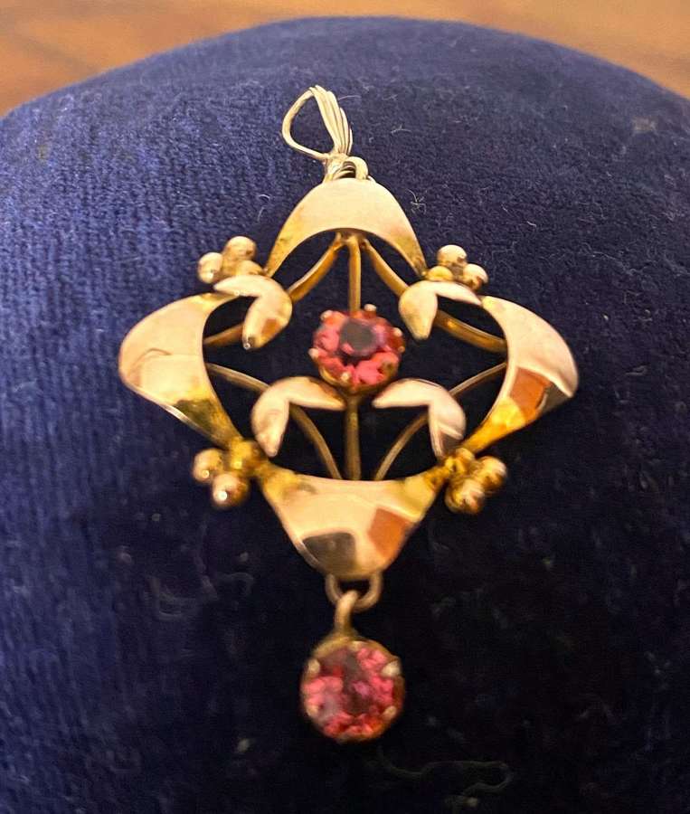 Beautiful 9ct Gold Drop Pendant