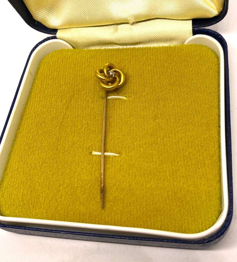 19ct Gold & Diamond Knot Stick Pin