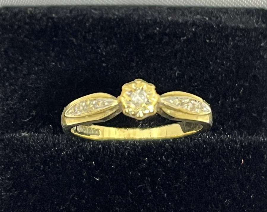 9ct Gold & Diamond Shoulder Ring