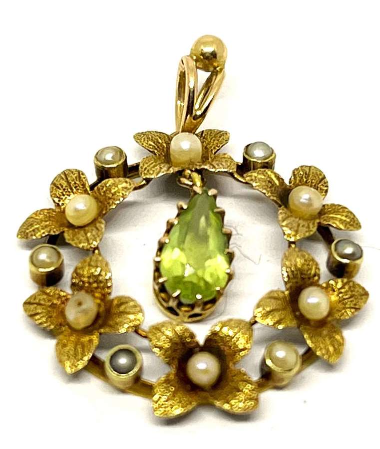 Stunning Victorian 15ct Gold Pearl & Peridot Pendant