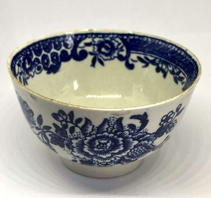 18thC Liverpool Porcelain Tea Bowl, Flower Pattern
