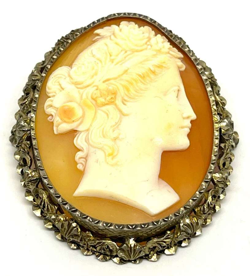 Cameo Brooch In Silver Gilt Frame